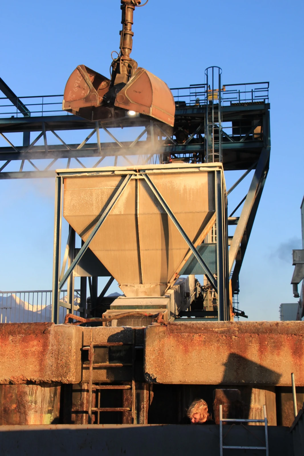 Industrial hopper and material-handling equipment used for powder flowability and feeding behavior.