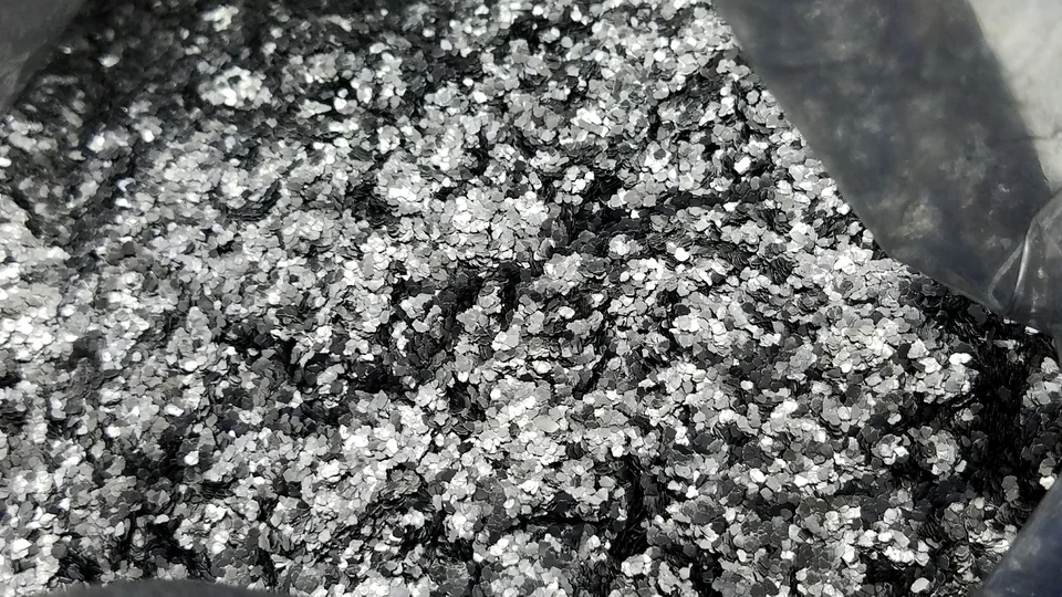 High-definition natural graphite lump showing the flaky layered texture of graphite feedstock used as raw-material context for expandable graphite.