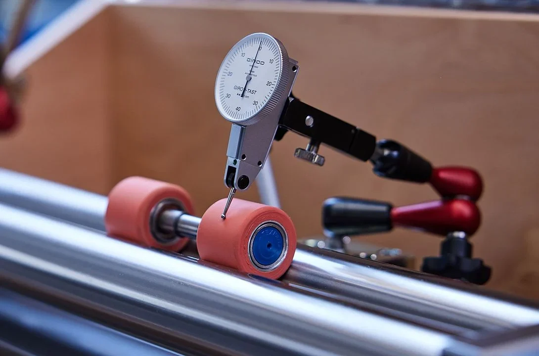 Incoming inspection can document roundness and geometry using an approved measurement method before the roll enters conversion.